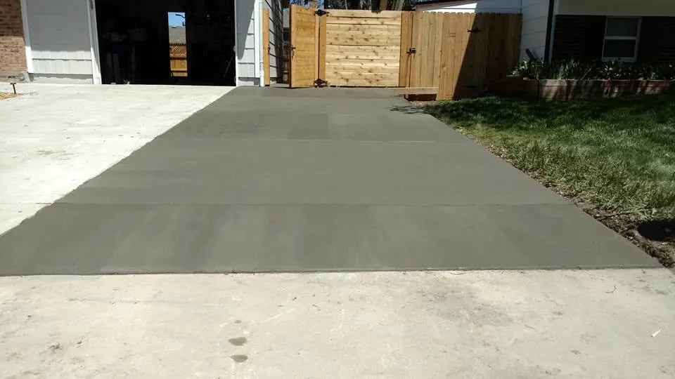 New driveway pour between existing slabs